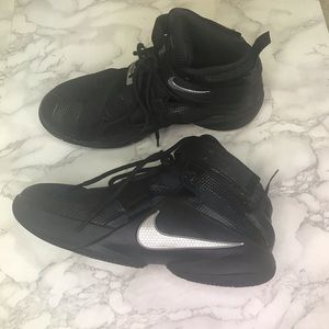 Nike LeBron Soldier IX 9 - Size 6